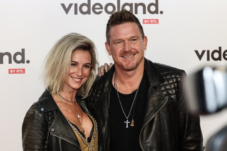 Anouk van Schie i Johnny de Mol u rujnu 2023.