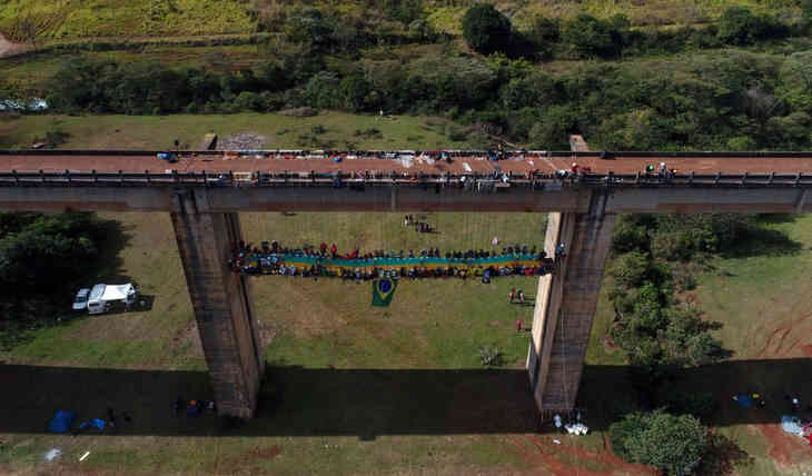 U Brazilu je stol za večeru bio postavljen na visini zgrade od 25 katova